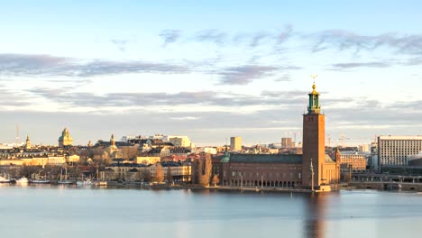 Lapso-de-tiempo-Stockholm-Suecia-4K,-timelapse-del-skyline-de-ciudad-en-el-Ayuntamiento