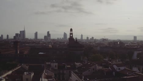 Luftaufnahmen-Drohne-Ansicht-Sonnenaufgang-Milan-Skyline-Sonnenaufgang