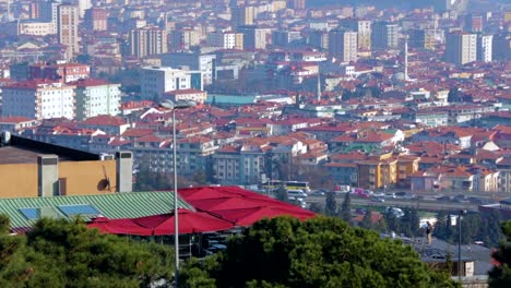 Nebel-über-Hochhäuser-und-Häuser-in-Istanbul-Türkei,-urban-Umweltkatastrophe