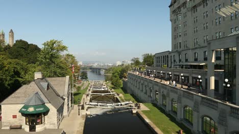 Rideau-Kanal-Lock-System-und-den-Fluss-in-Ottawa