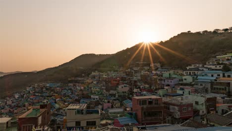 Busan,-Korea,-Timelapse---Busan-Gamcheon-Kultur-Dorf-bei-Sonnenuntergang