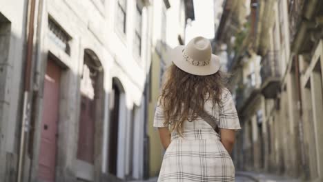 Tourist-girl-in-history-centre-of-Porto