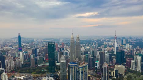 Sonnenuntergang-Himmel-Kuala-Lumpur-Stadtzentrum-Antenne-Panorama-Zeitraffer-4k-Malaysia