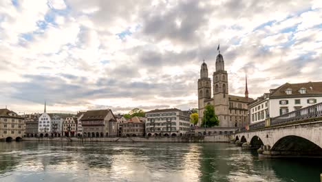 Zurich-Switzerland-time-lapse-4K,-city-skyline-sunrise-timelapse-at-Limmat-River-with-Grossmunster