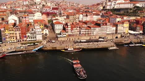 Douro-River,-Porto,-Portugal