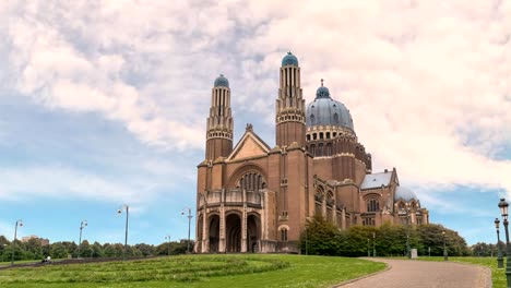 Brüsseler-Belgien-Zeitraffer-4K,-Zeitraffer-in-der-Koekelberg-Basilika-des-Heiligen-Herzens-von-Brüssel-(Sacre-Coeur)