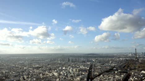 Paris,-Frankreich---20.-November-2014:-Weitwinkel-establishing-shot-Paris-city-und-den-Eiffelturm-mit-Schwenken-rechten-Einführung.-Tagsüber-bei