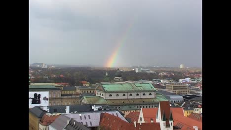 Colorido-Arco-iris-sobre-Munich,-Alemania