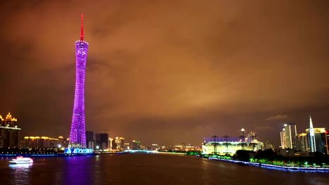 Nacht-Szene-Zeitraffer-von-Guanghzou-Tower-und-den-Perlfluss