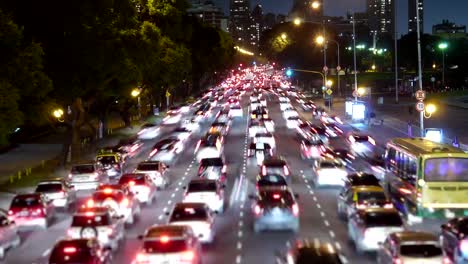 El-tráfico-en-la-ciudad.-Avenue-Time-Lapse,-de-noche