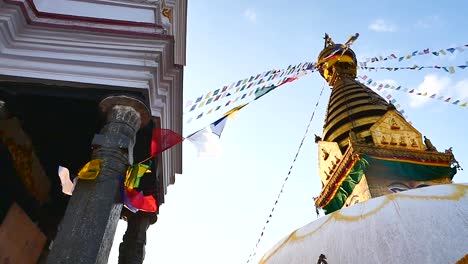 Swayambhunath-por-estupa:-Símbolo-de-Nepal,-ojos-de-buda-en-Katmandú.