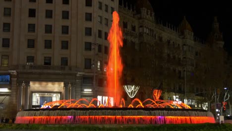 barcelona-traffic-circle-Brunnen-bei-Nacht-light-4-k-Spanien