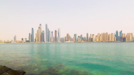 VAE-Sommer-Sonnenuntergang-Dubai-Marina-Palm-Bucht-–-Panoramaaufnahme-4-k-Zeitraffer