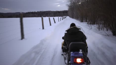 moto-de-nieve-invierno-en-ontario-vídeo-4-k