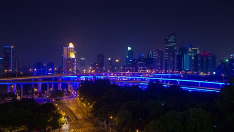 Tráfico-de-la-ciudad-de-Shanghai-en-la-noche