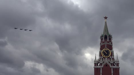 Jets-Fly-Over-Kremlin-Spassky-Tower