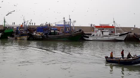 fisherman-boat-foing-to-sea,-essaouira,-morocco