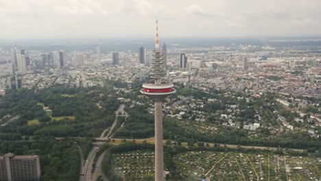 torre-anterior-de-la-televisión-en-el-tiro-aéreo-de-Francfort