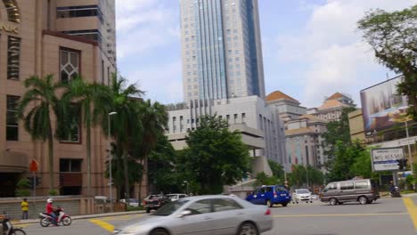 Malaysia-Kuala-Lumpur-Stadtzentrum-Tag-leichte-Straßenverkehr-Kreuzung-panorama