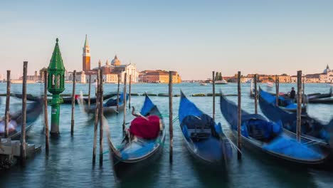 Italien-Sonnenuntergang-berühmten-Venedig-Stadt-Gandola-Bucht-Parkzeit-San-Giorgio-Maggiore-Kirche-Panorama-4-k-Zeitraffer