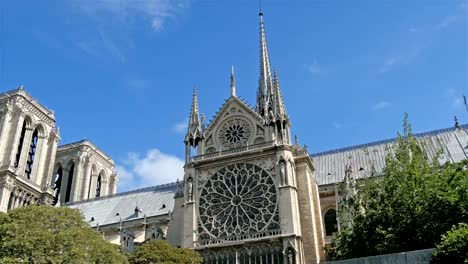 The-whole-outer-view-of-the-Notre-Dame-Cathedral