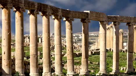 Forum-(Oval-Plaza)--in-Gerasa-(Jerash),-Jordan.- Forum-is-an-asymmetric-plaza-at-the-beginning-of-the-Colonnaded-Street,-which-was-built-in-the-first-century-AD