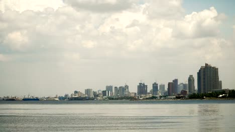 Ciudad-con-rascacielos-y-edificios.-Filipinas,-Manila,-Makati.-Time-lapse