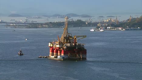 Plataforma-petrolera-en-la-bahía-de-Guanabara,-Río-de-Janeiro