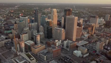 Die-Innenstadt-von-Minneapolis---Skyline---Sonnenuntergang