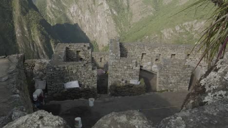 Workers-repair-Machupicchu-in-Peru