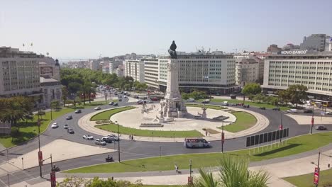 Portugal-sonnigen-Tag-Lissabon-Stadt-Marquis-von-Pombal-Platz-Antenne-Verkehr-Panorama-4k