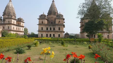 Cenotaphs-in-Orchha,-Madhya-Pradesh,-Indien.