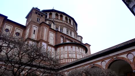 Anzeigen-der-\"Heilige-Maria-der-Gnade\",-Mailand,-Italien