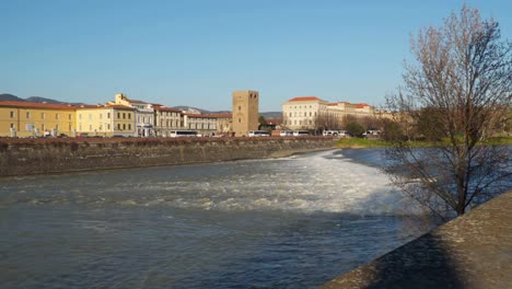 Cascada-de-río-Arno-Italia-Florencia