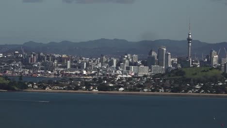 Skyline-von-Auckland-aus-Rangitoto-Island-Neuseeland