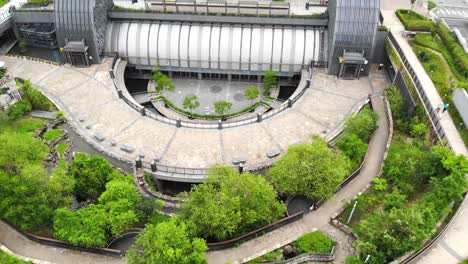 Subida-aérea-del-parque-próximo-del-metro-de-taipei