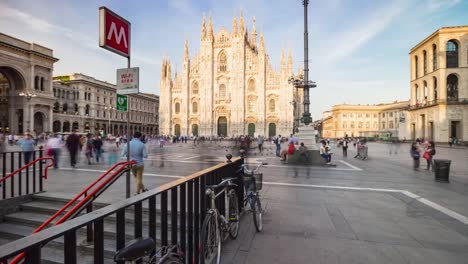 Italien-Sonnenuntergang-Licht-Mailand-Stadt-berühmten-Duomo-Kathedrale-quadratisch-Panorama-4k-Zeitraffer