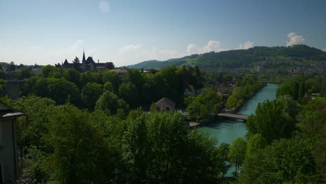 Der-Schweiz-sonnigen-Bern-Stadt-berühmten-Aussichtspunkt-Fluss-Panorama-4k