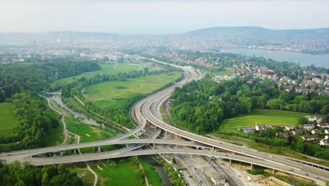 der-Schweiz-sonnigen-Zürich-Stadtbild-Verkehr-Straße-aerial-Panorama-4k