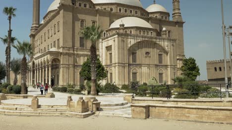 Incline-hacia-abajo-del-plano-de-la-mezquita-de-alabastro-en-el-cairo