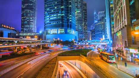 4K,-Zeit-verfallen-View-of-Traffic-hellen-und-modernen-Gebäude-in-der-Nacht-Hong-Kong-City