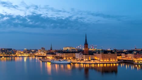 Stockholm-Schweden-Zeitraffer-4K,-Stadt-Skyline-von-Tag-zu-Nacht-Zeitraffer-in-City-Hall-und-Gamla-Stan