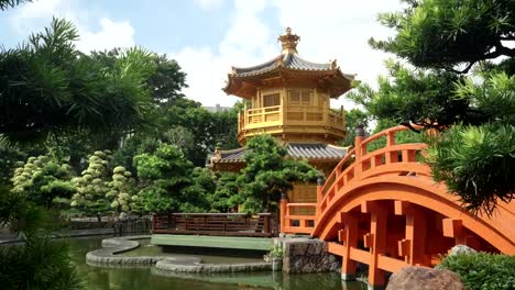 Pfanne-von-Nan-Lian-Gärten,-Brücke-und-Pavillon-in-Hong-kong