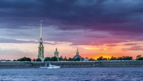 Peter-und-Poul-Festungswällen-Zeitraffer-Fotografie-von-Sankt-Petersburg,-Sehenswürdigkeiten-der-Stadt