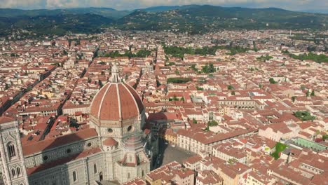 Aerial-view-of-Florence-city-and-Cathedral-of-Santa-Maria-del-Fiore-4K-Drone-Video