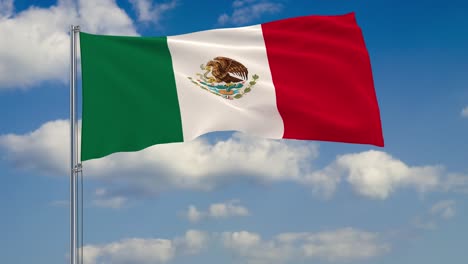 Flagge-Mexikos-vor-Hintergrund-Wolken-am-blauen-Himmel-schweben