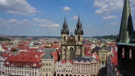 Hermosa-vista-panorámica-aérea-de-la-iglesia-de-nuestra-Señora