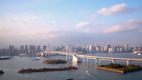 Zeitraffer---Tokyo-Bay-und-die-Aussicht-von-der-Stadt-von-Tokio-vergrößern