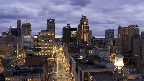 Skyline-de-Detroit-Michigan-al-atardecer-aéreo