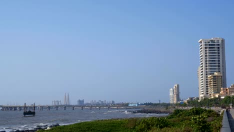 Panorama-von-Mumbai-Worli-Seeverbindungsbrücke-und-Skyline-mit-Hochhaus.